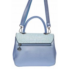 На фото 3 - Небольшая женская сумка из экокожи с ажурным цветочным принтом, голубая