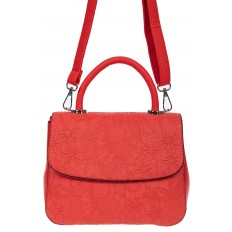 На фото 2 - Небольшая женская сумка из экокожи с ажурным цветочным принтом, красная