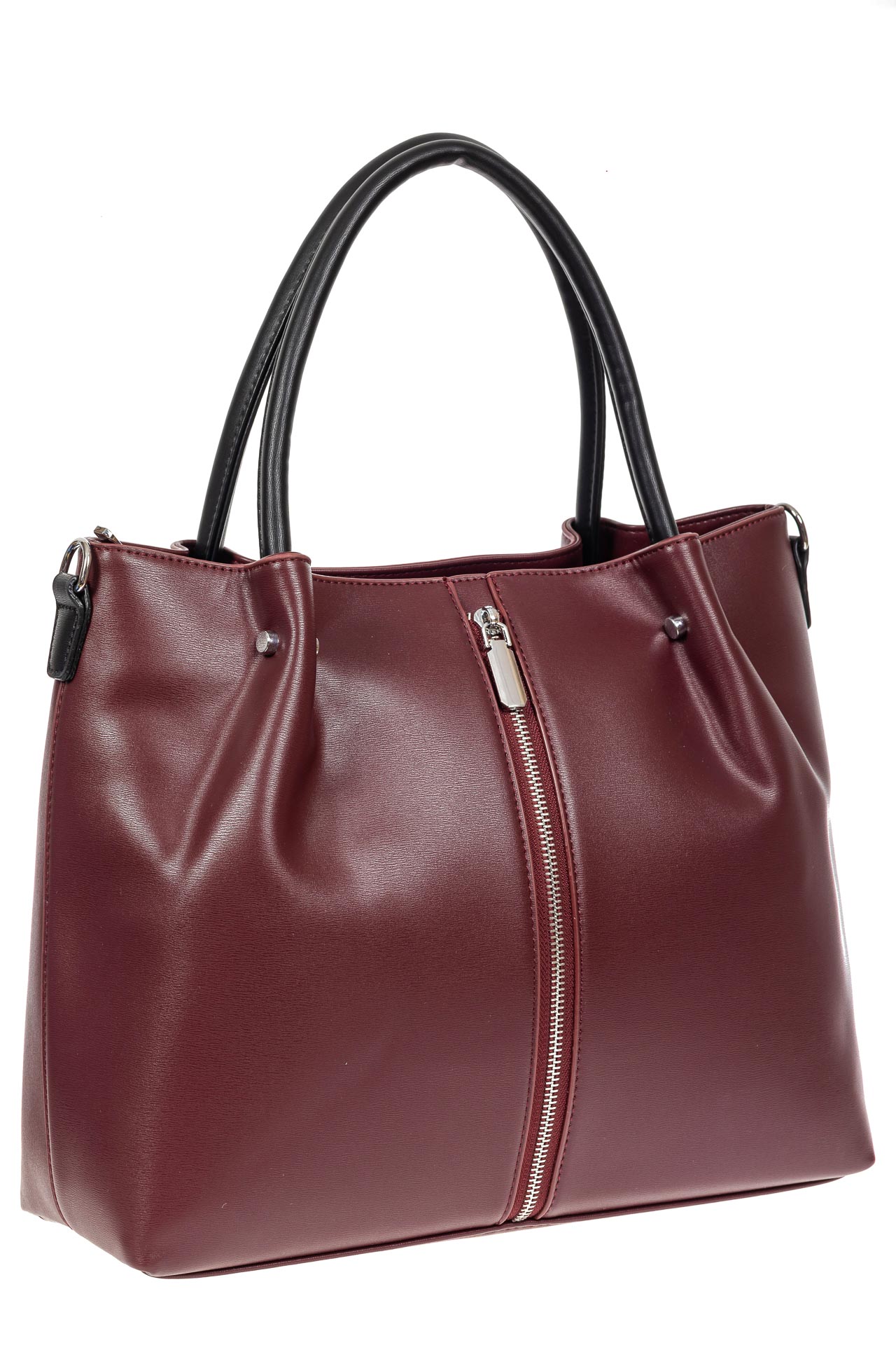 На фото 2 - Класическая женская сумка из гладкой экокожи, цвет бордо