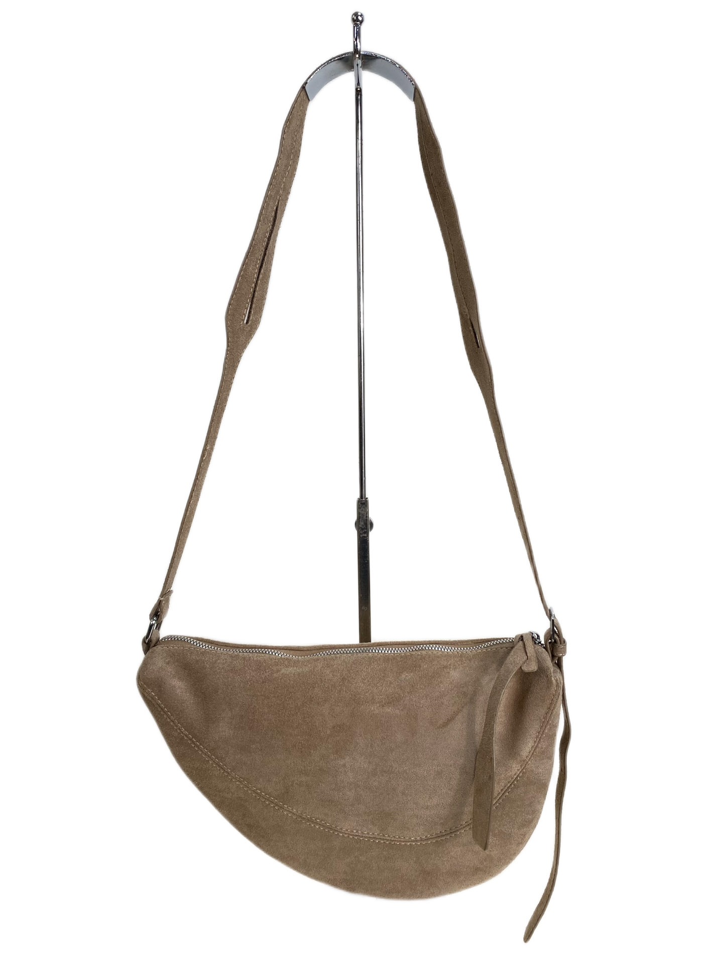 На фото 1 - Женская сумка-седло из искусственной замши, цвет бежевый