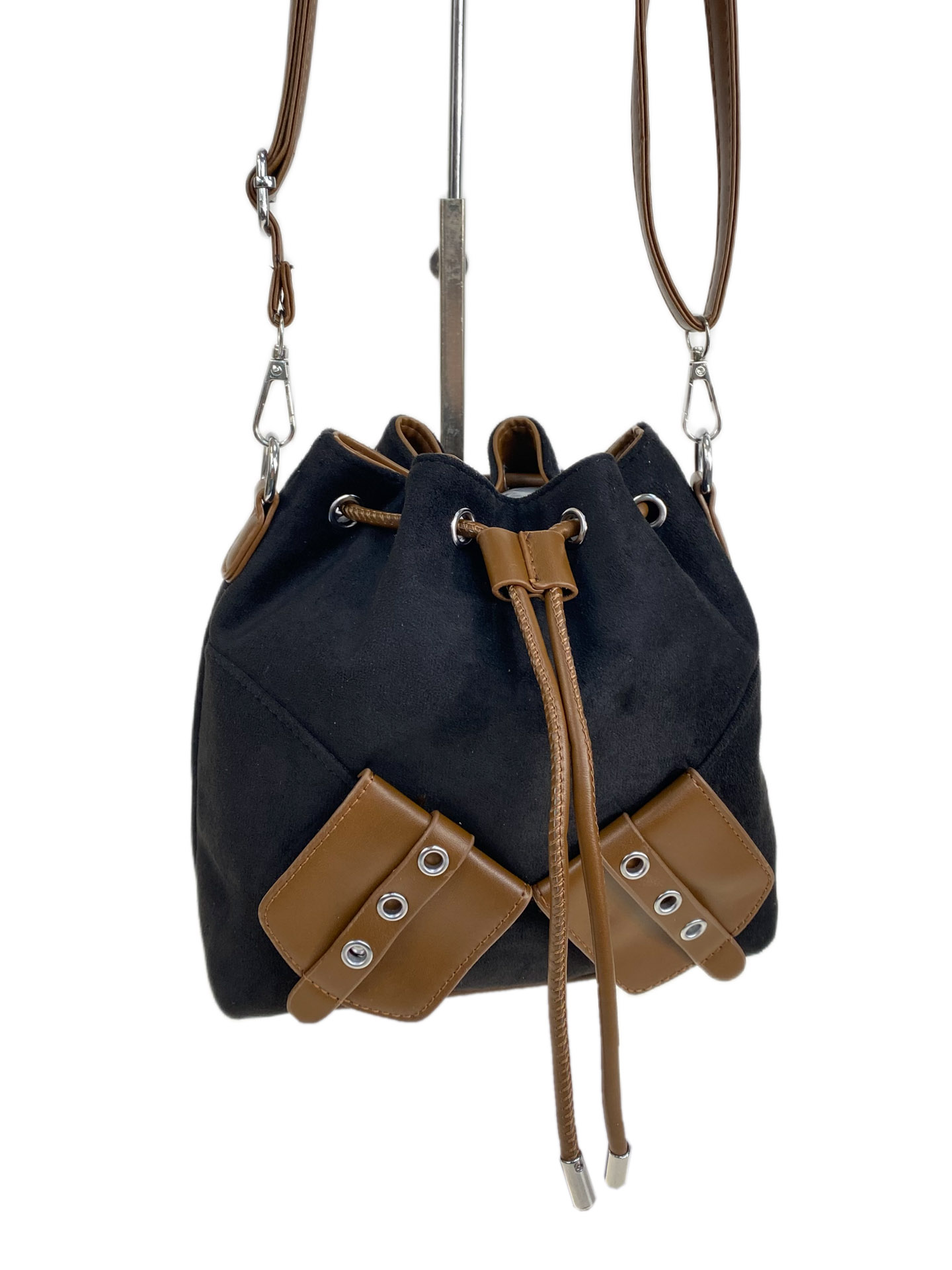 На фото 1 - Женская сумка из искусственной замши, цвет  черный