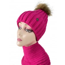 На фото 1 - Комплект шапка женская и снуд, цвет ярко розовый