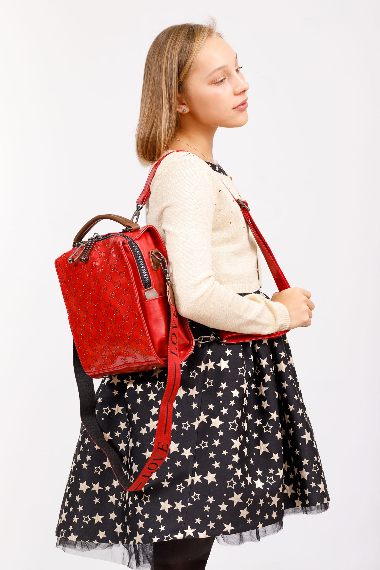 На фото 5 - Сумка женская рюкзак из искусственной кожи с тиснением, цвет красный