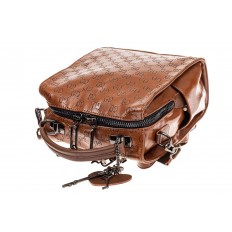 На фото 4 - Сумка женская рюкзак из искусственной кожи с тиснением, цвет коричневый