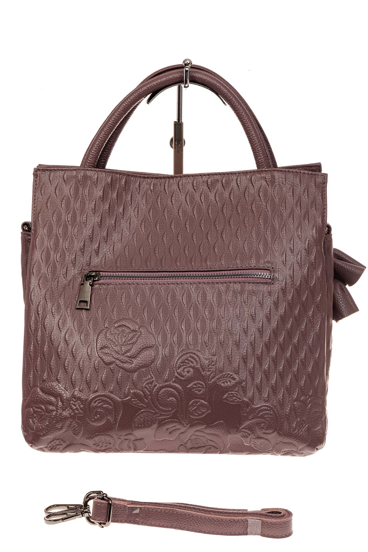 На фото 2 - Женская сумка из натуральной кожи с тиснением, цвет сирень