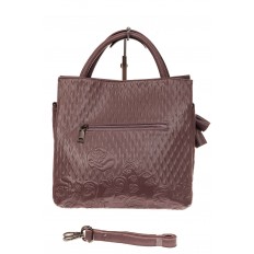 На фото 2 - Женская сумка из натуральной кожи с тиснением, цвет сирень