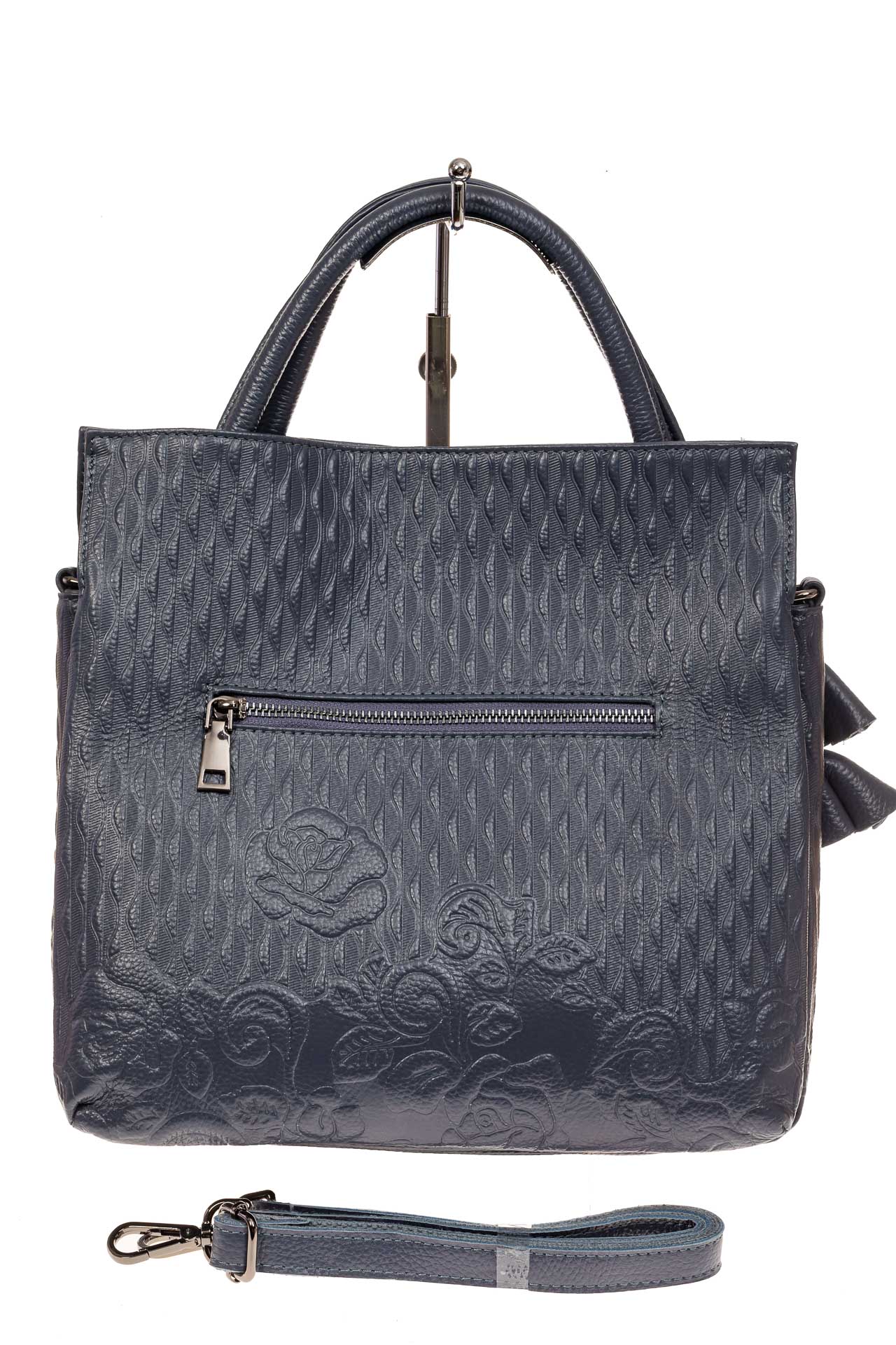 На фото 2 - Женская сумка из натуральной кожи с тиснением, цвет сине-серый