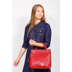 На фото 4 - Женская сумка из натуральной кожи с тиснением, цвет красный
