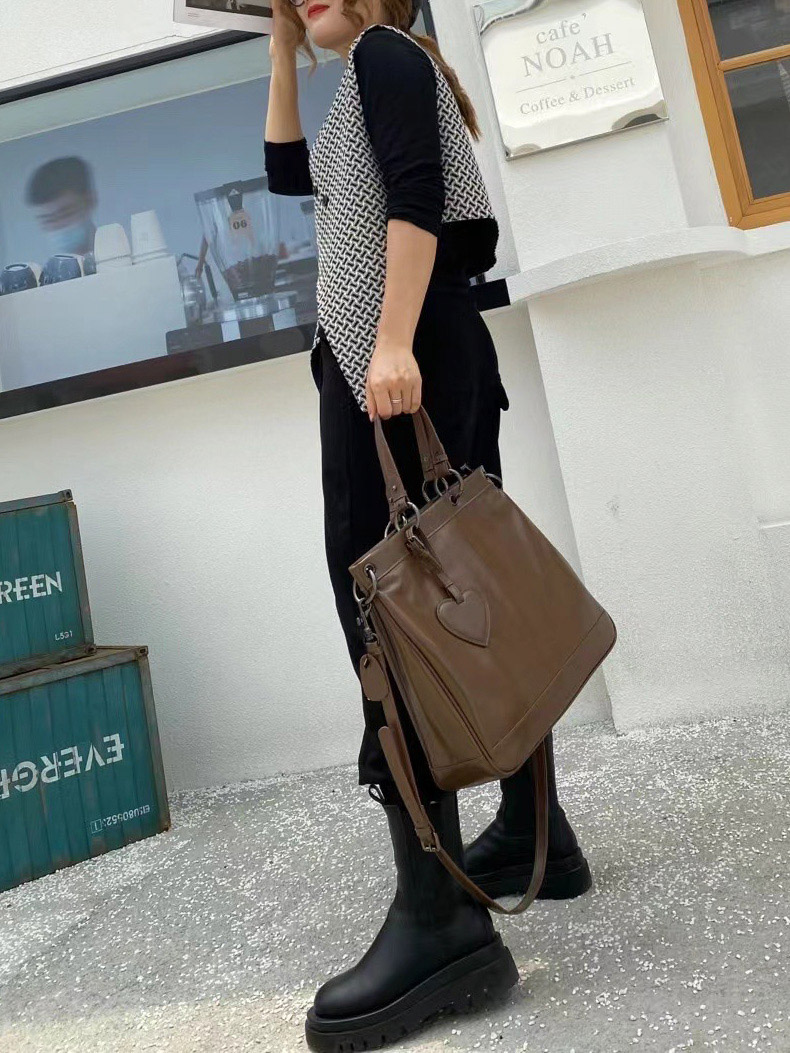 На фото 3 - Женская сумка тоут из натуральной кожи, цвет коричневый