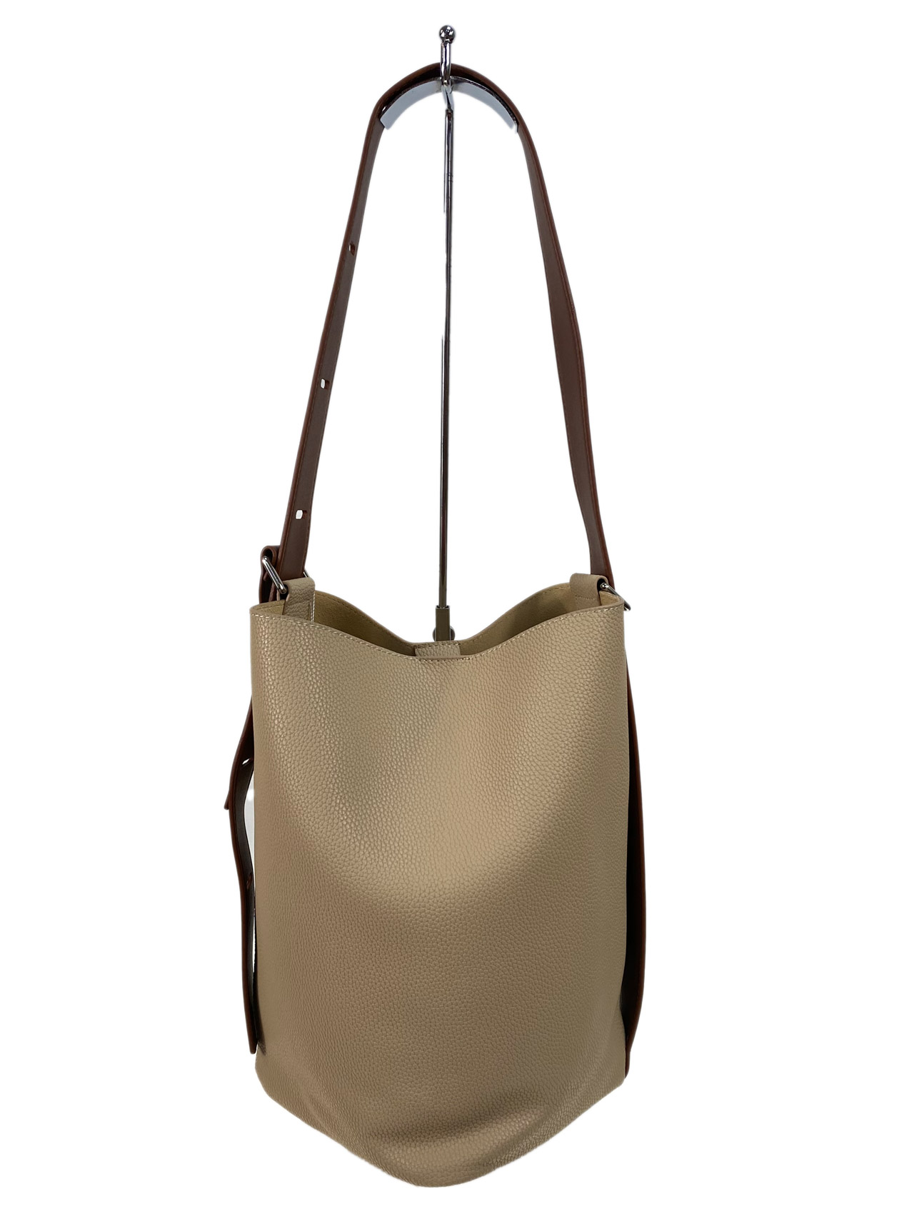 На фото 2 - Женская сумка ведро из натуральной кожи, цвет песочный
