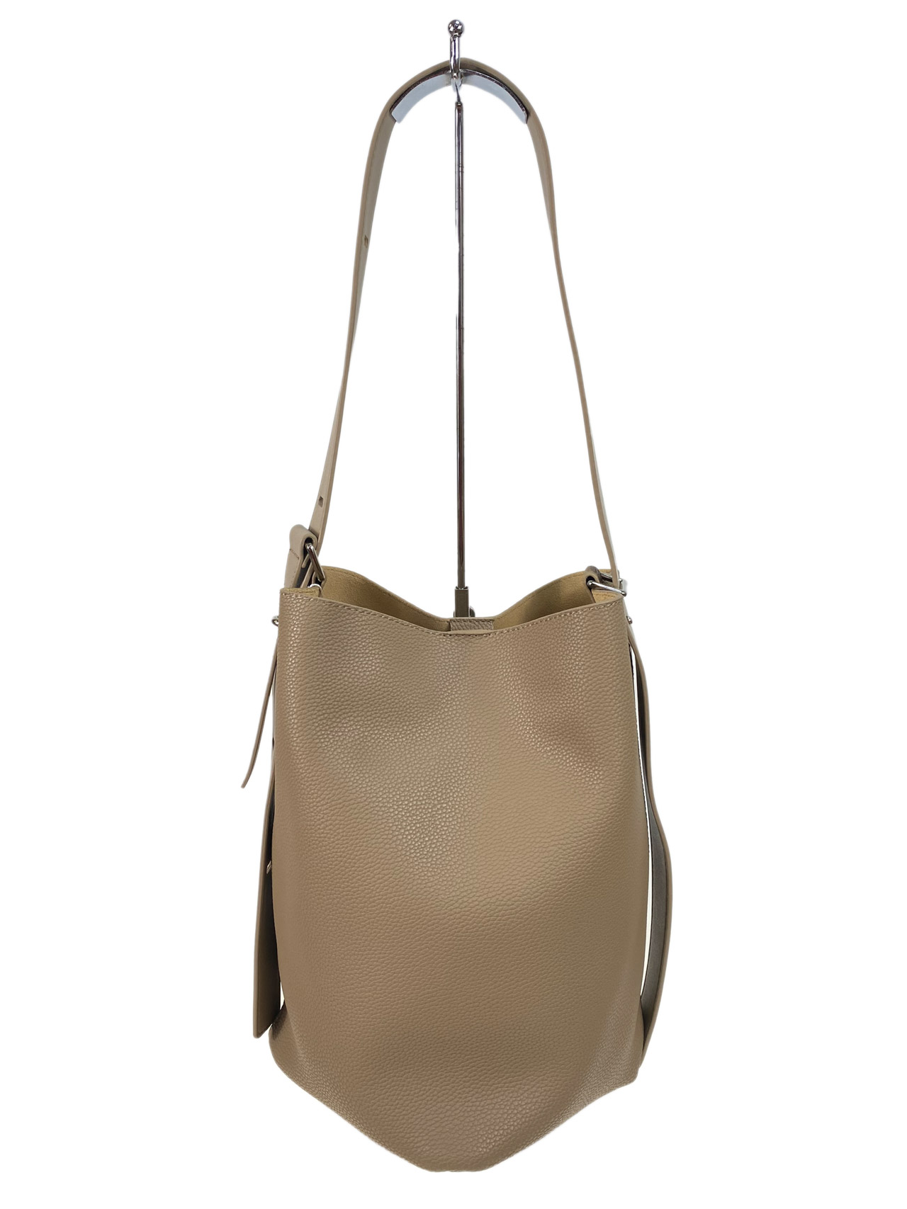 На фото 2 - Женская сумка ведро из натуральной кожи, цвет серо-бежевый