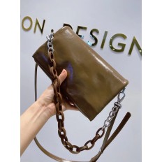 На фото 3 -  Женская сумка кросс-боди из натуральной кожи, цвет коричневый