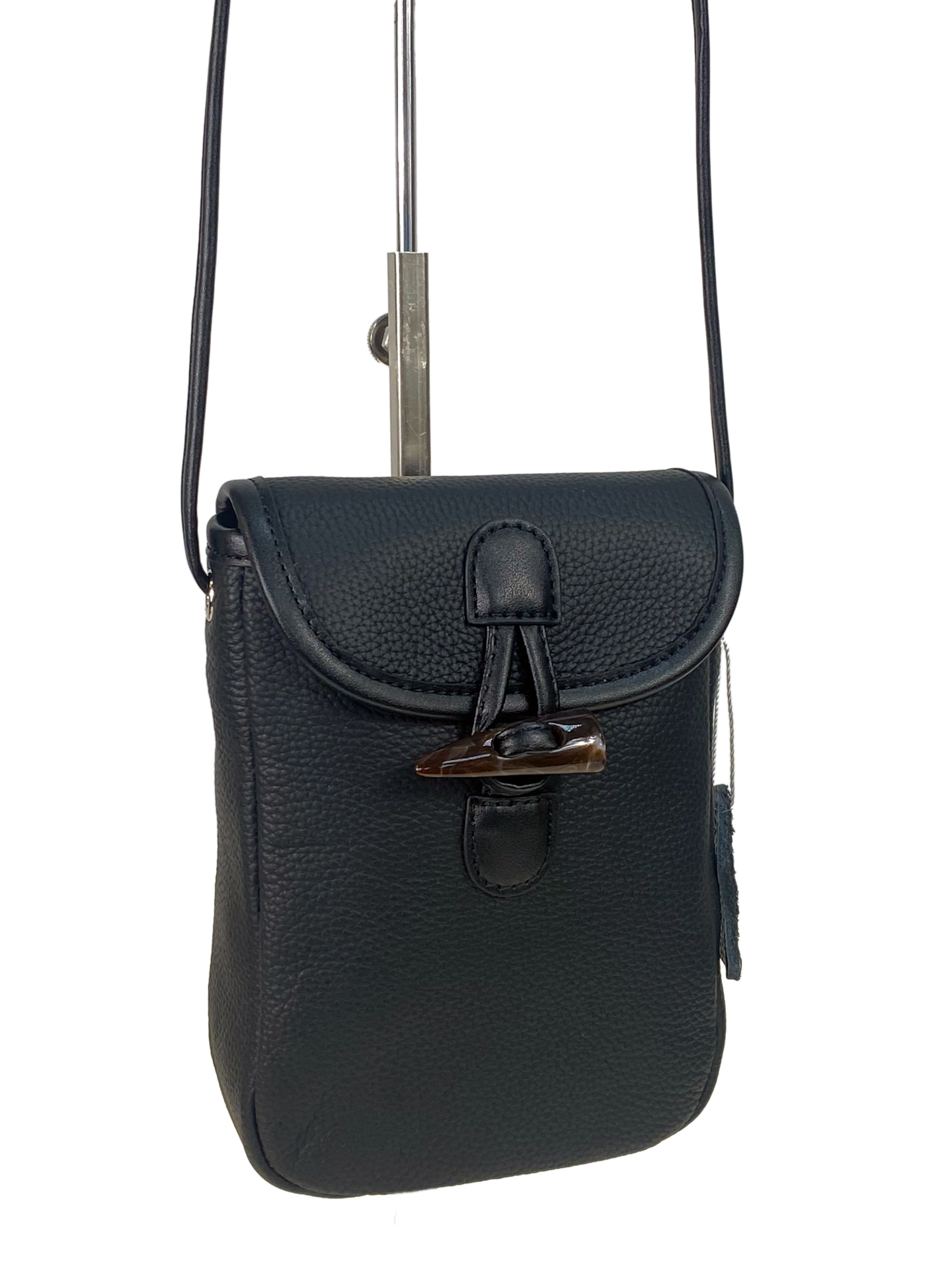 На фото 1 - Женская сумка из натуральной кожи цвет черный