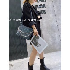 На фото 3 - Женская сумка кросс-боди из натуральной кожи, цвет  графит
