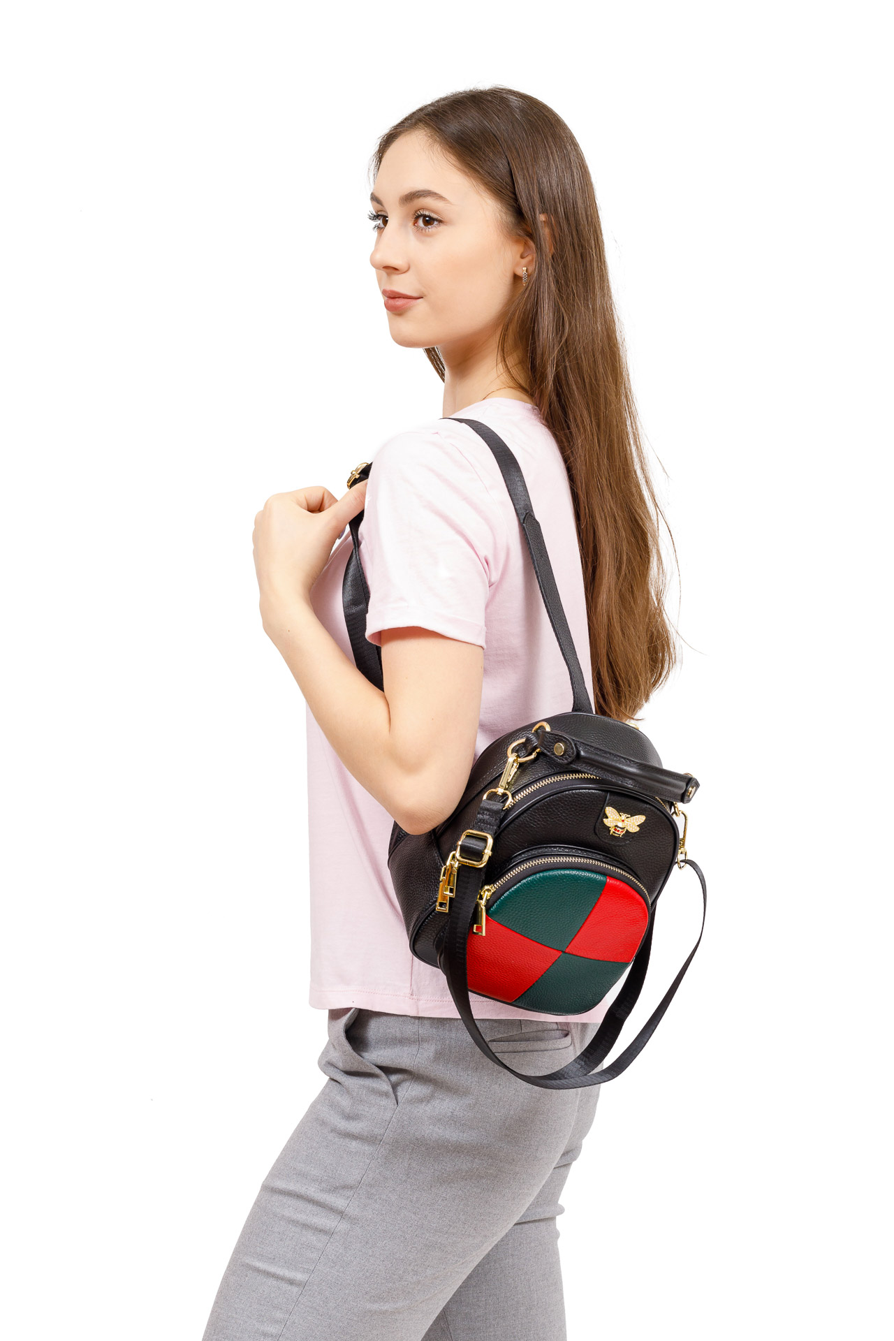 На фото 5 - Женский рюкзак из натуральной кожи, цвет черный 