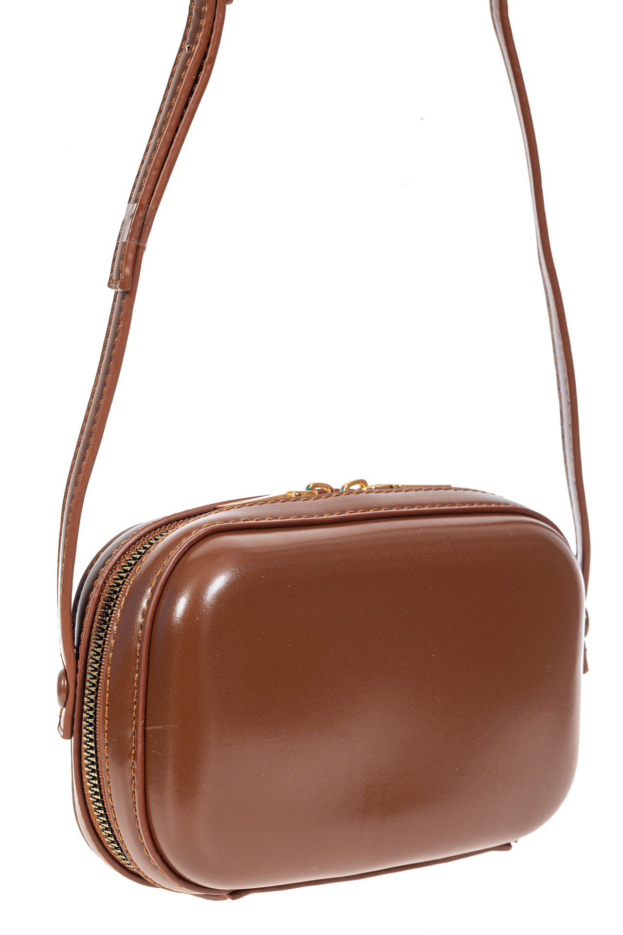 На фото 1 - Женская сумка-малышка с жёстким каркасом из искусственной кожи, цвет коричневый