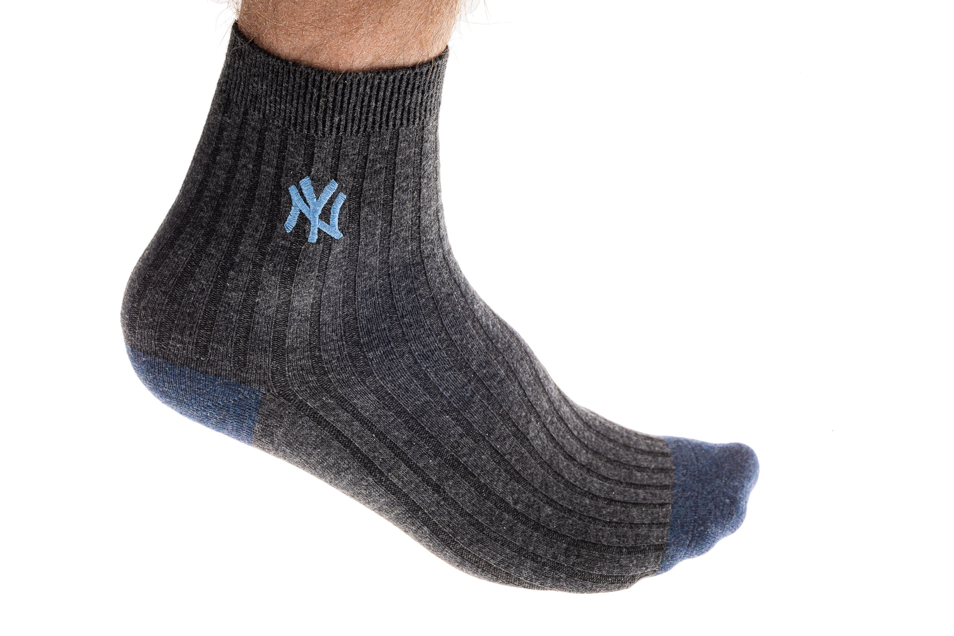 На фото 1 - Спортивные носки мужские, размер 25-28, темно-серые