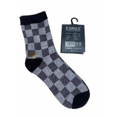 На фото 1 - Клетчатые мужские носки, цвет чёрно-серый