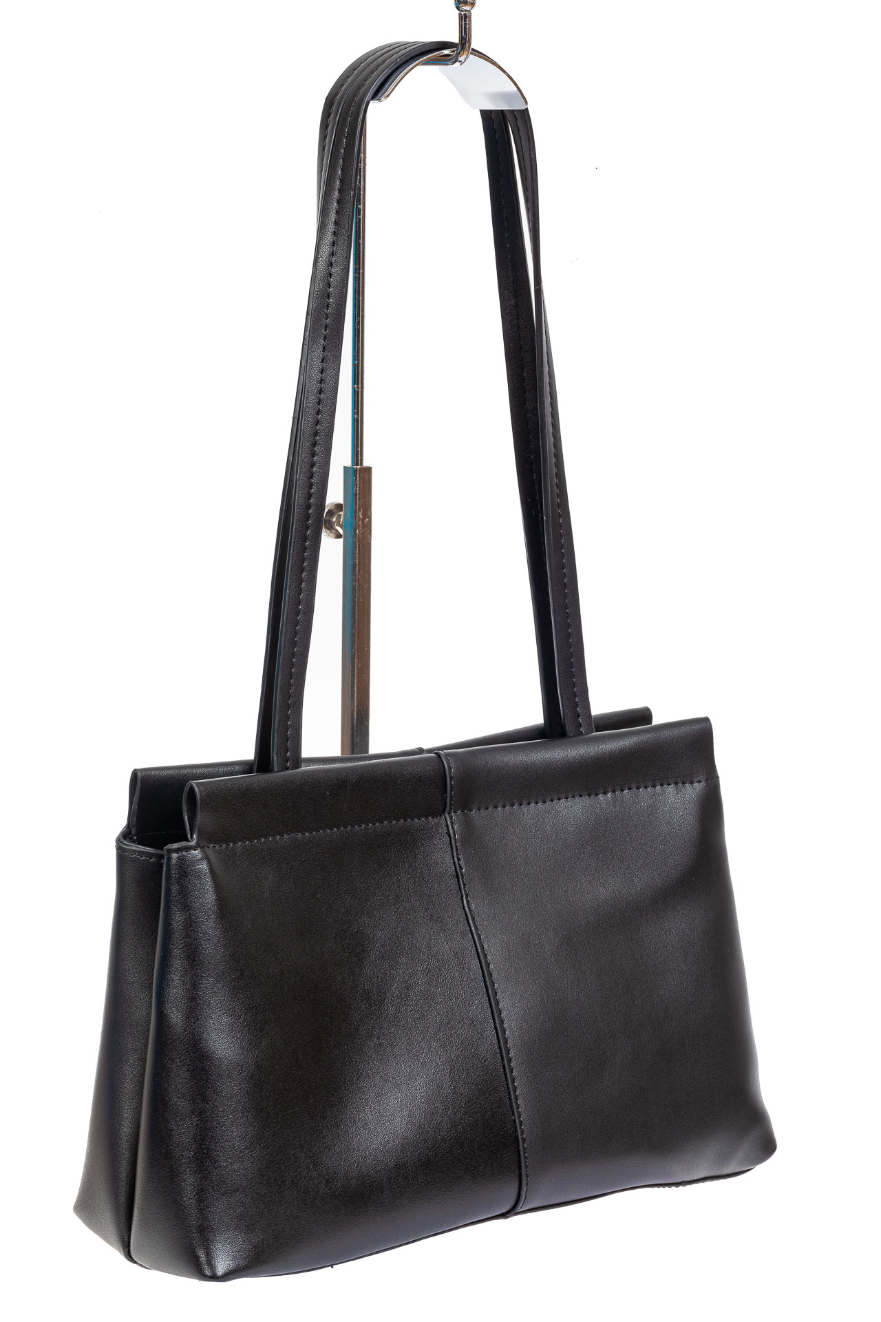 На фото 1 - Классическая женская сумка из гладкой экокожи, цвет чёрный