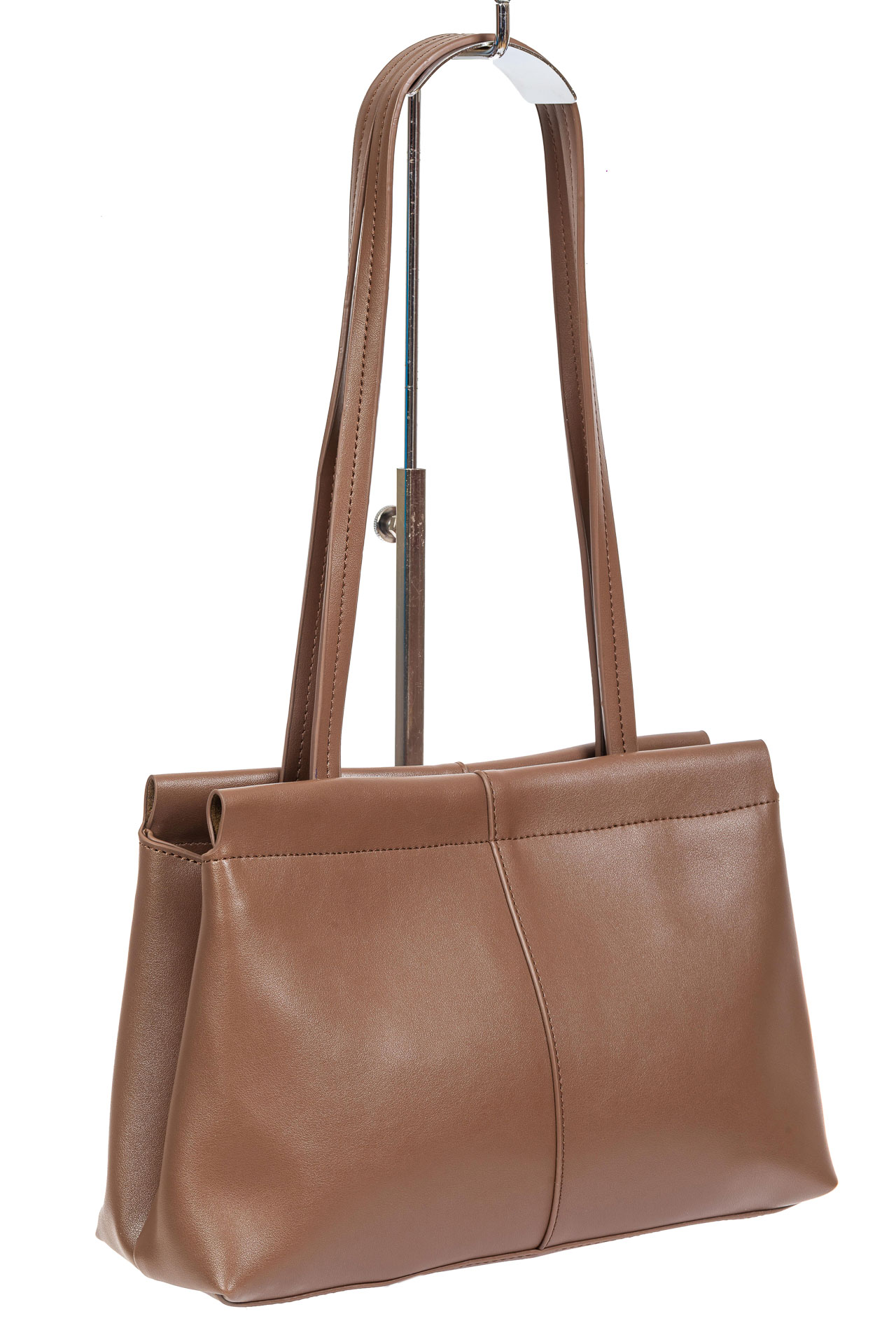 На фото 1 - Классическая женская сумка из гладкой экокожи, цвет коричневый