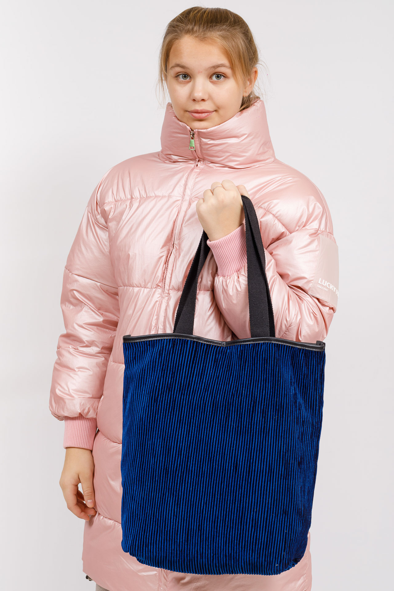 На фото 5 - Сумка-мешок женская из ткани, цвет синий