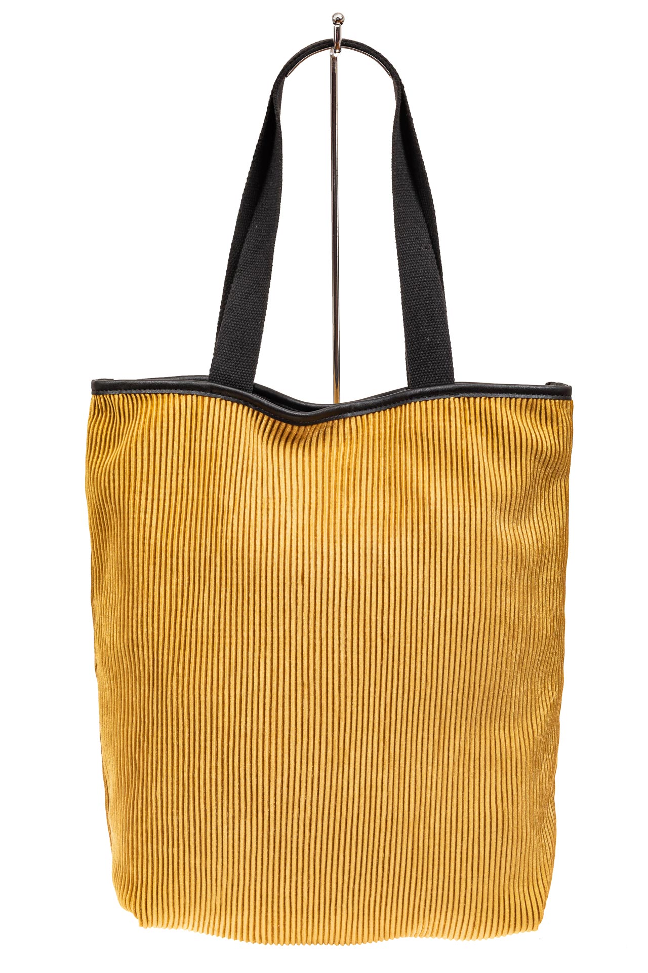 На фото 2 - Сумка-мешок женская из ткани, цвет золото
