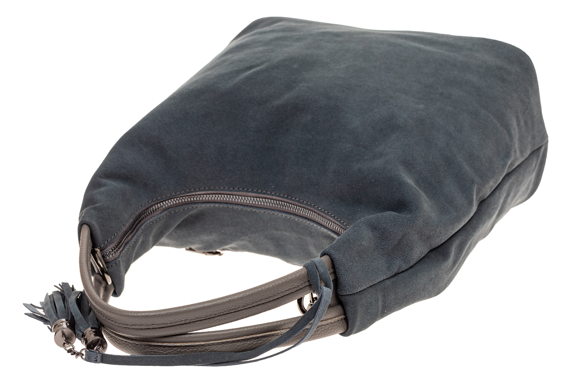 На фото 4 - Классическая сумка хобо из замши, цвет серый