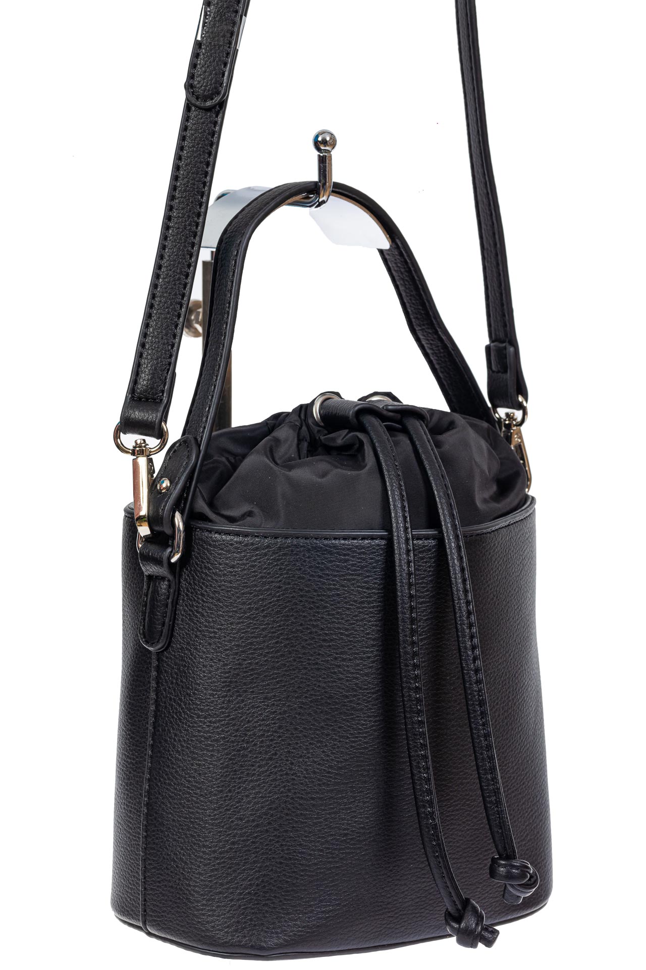 На фото 1 - Женская сумка-ведро из экокожи и текстиля, цвет чёрный