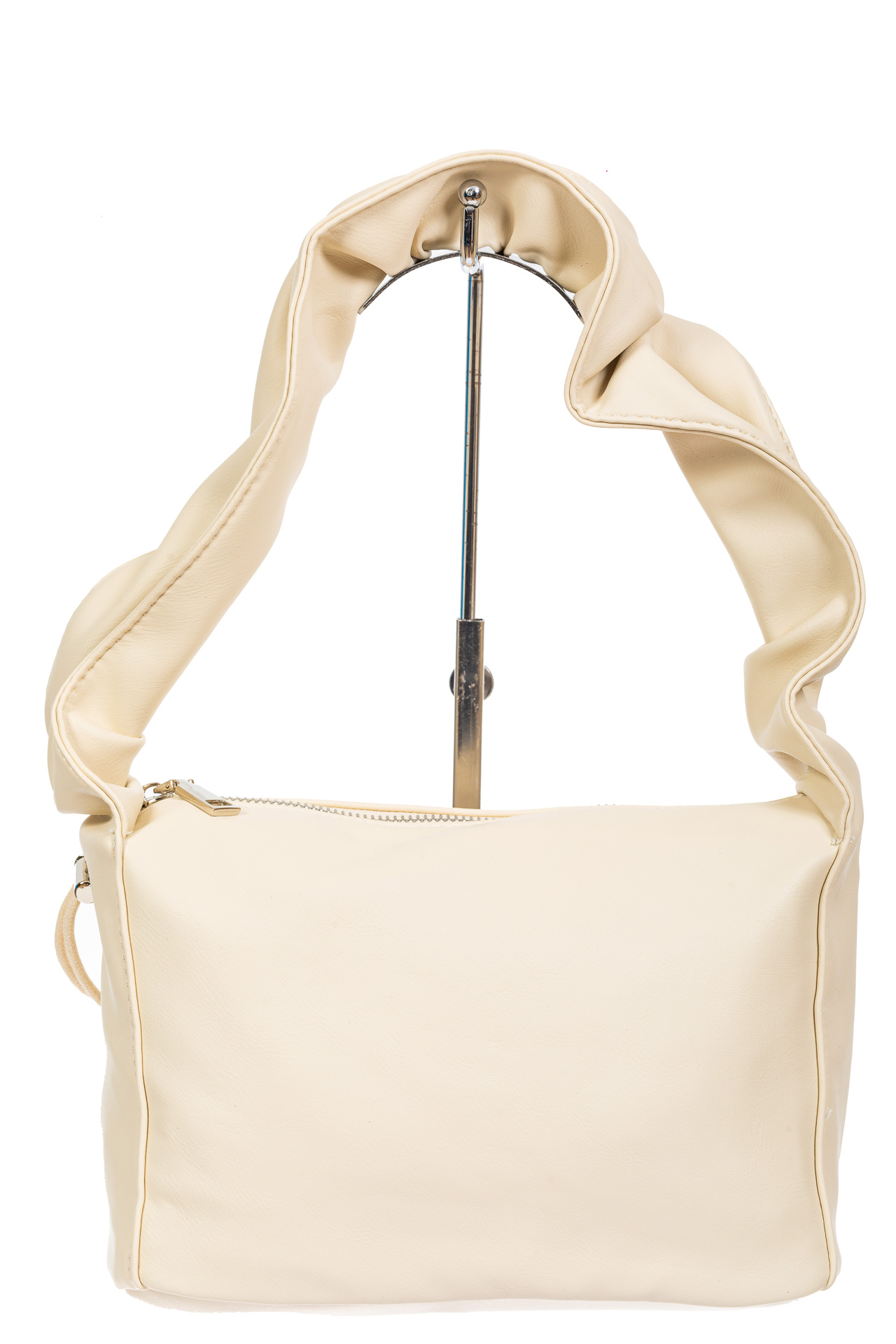 На фото 2 - Женская сумка из мягкой искусственной кожи с широкой ручкой, цвет молочный