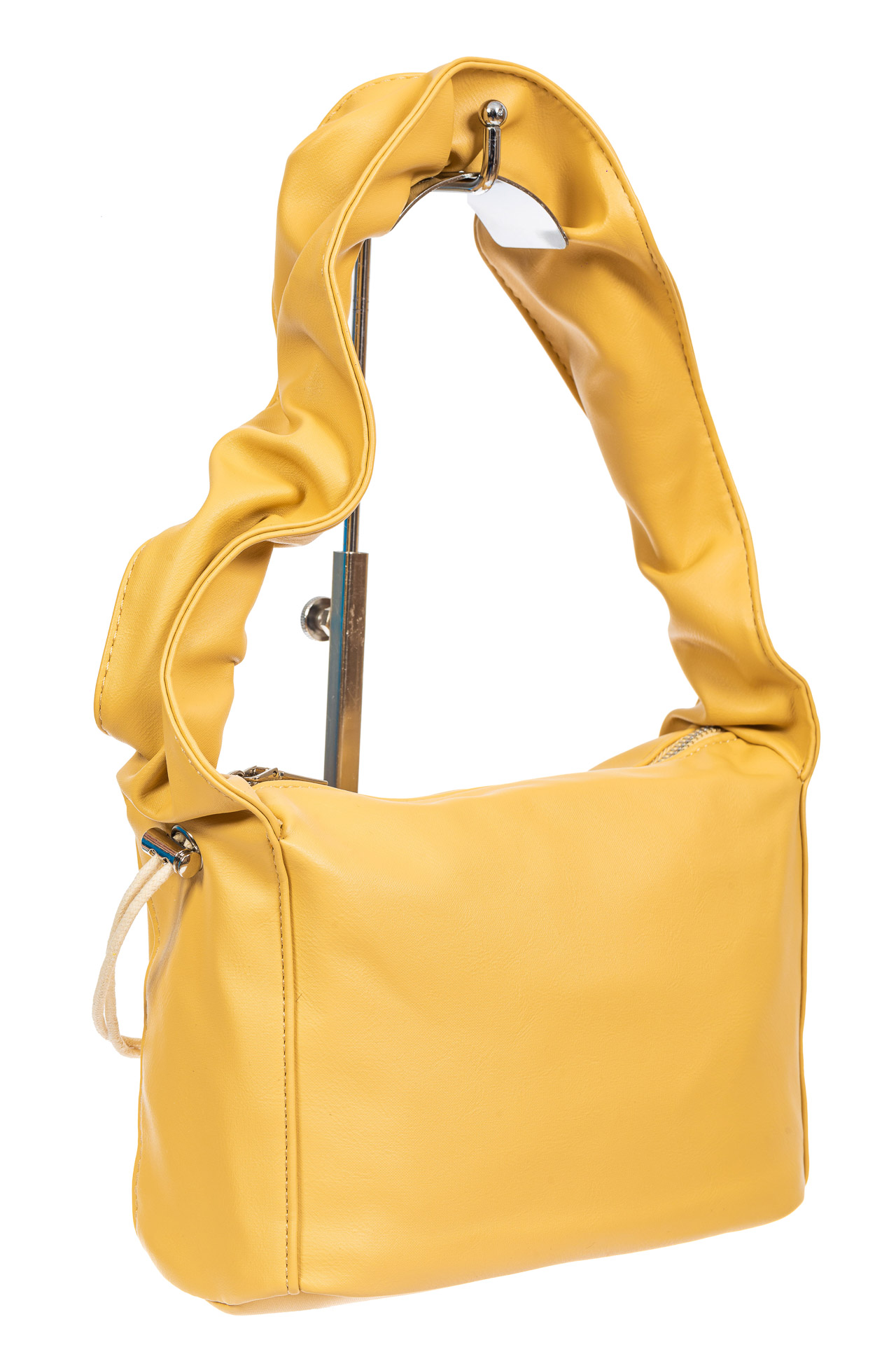 На фото 1 - Женская сумка из мягкой искусственной кожи с широкой ручкой, цвет светло-жёлтый