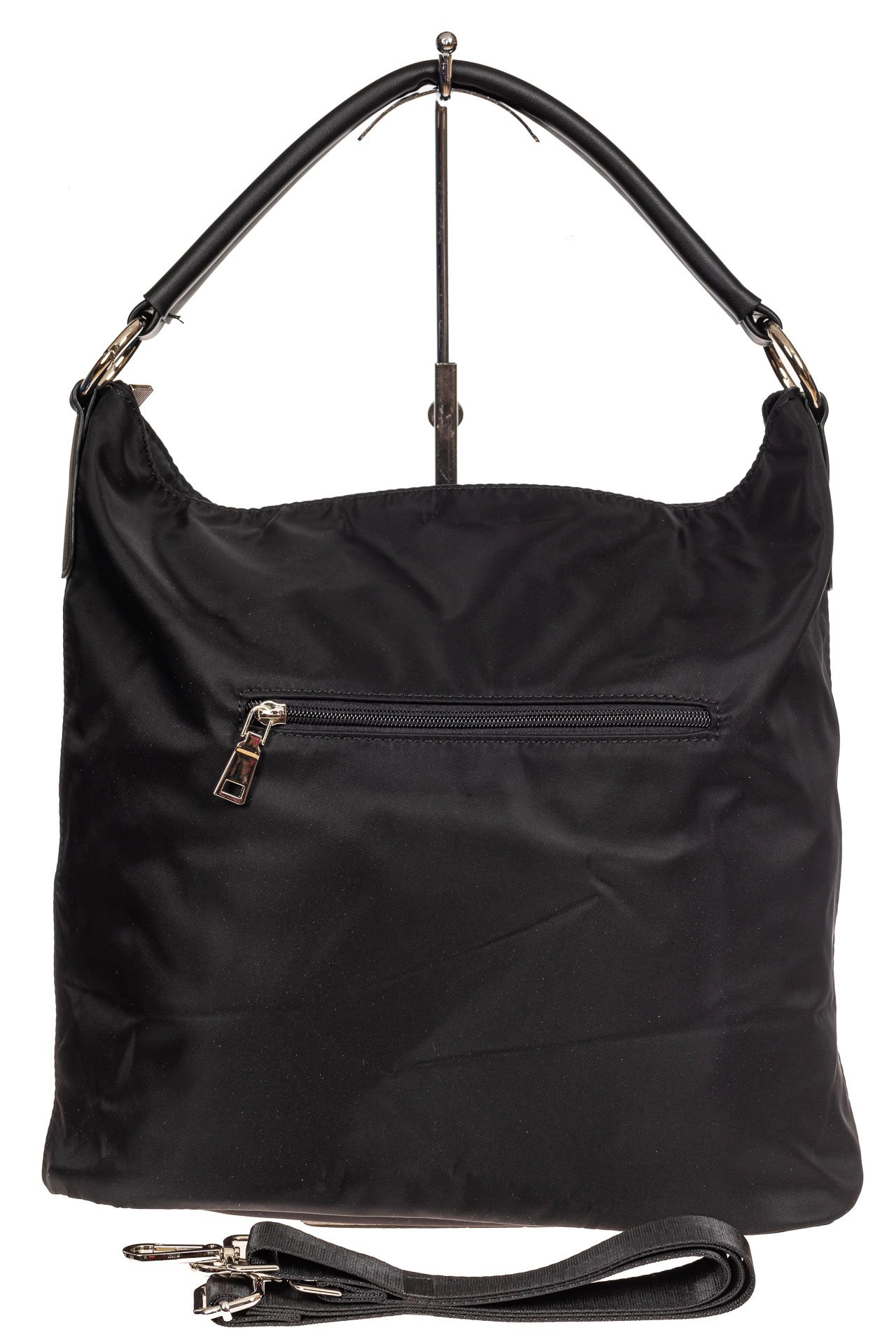 На фото 3 - Чёрная текстильная сумка с косметичкой