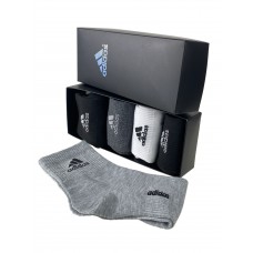 На фото 1 - Набор спортивных ароматизированных  мужских носков в коробке