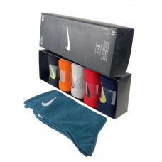 На фото 1 - Набор спортивных ароматизированных  мужских носков в коробке