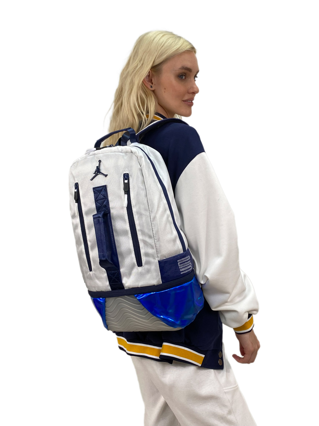 На фото 2 - Молодежный рюкзак из текстиля, цвет белый с синий