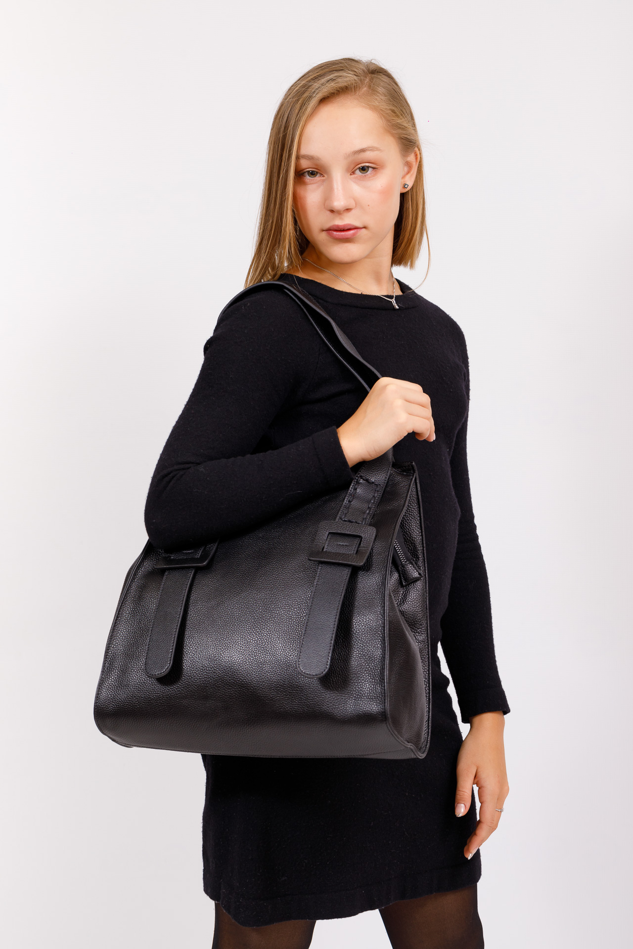 На фото 5 - Большая сумка женская из натуральной кожи, цвет черный