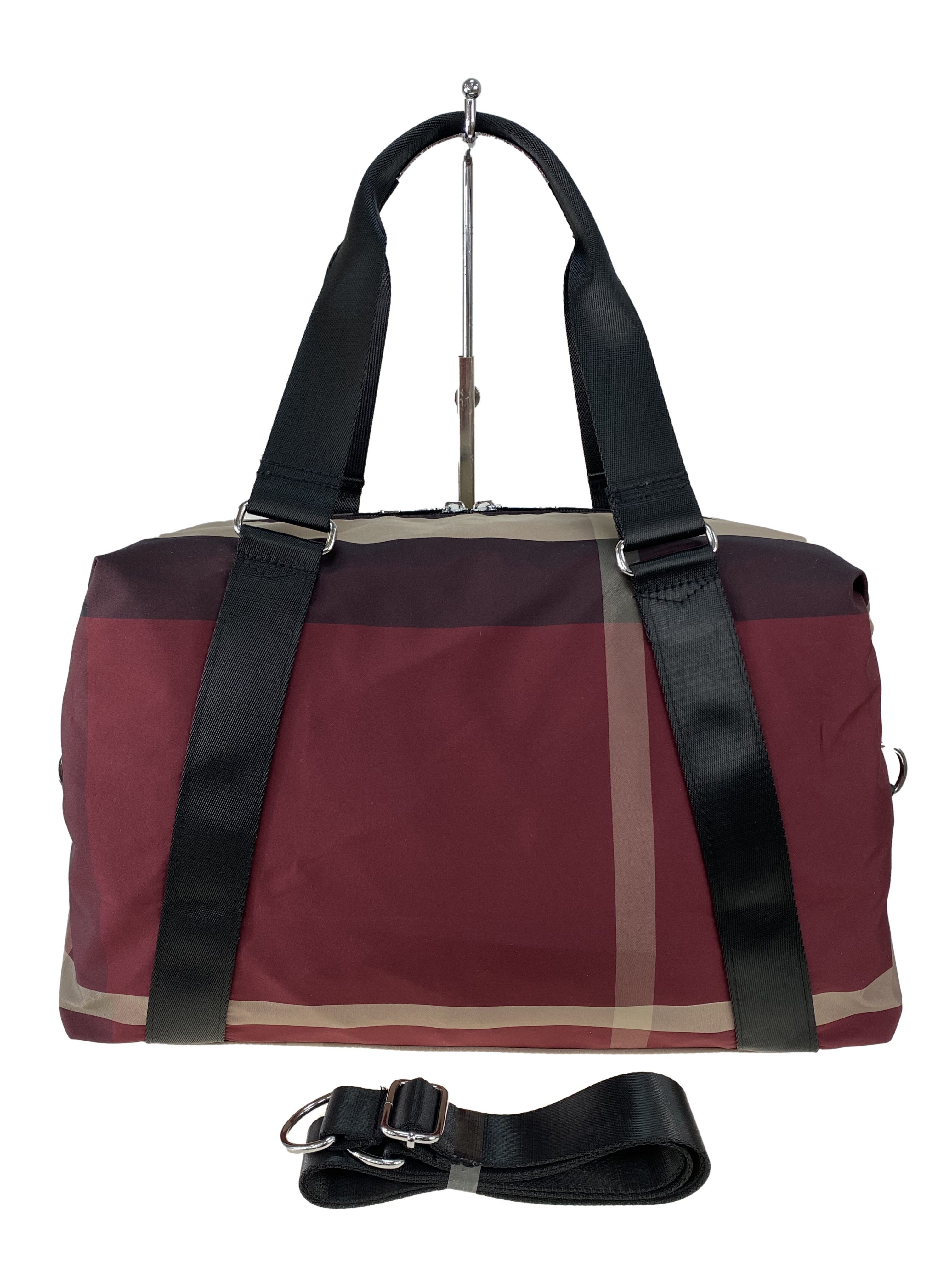 На фото 2 - Дорожная текстильная сумка с принтом, цвет бордовый
