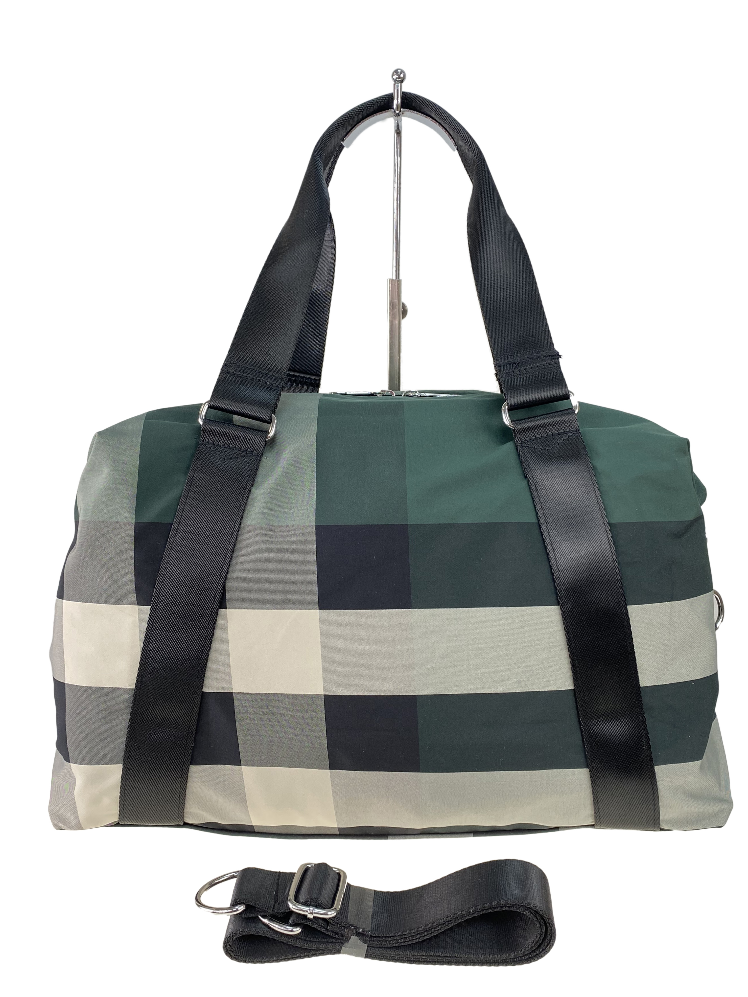 На фото 2 - Текстильная дорожная сумка с клетчатым принтом, мультицвет 