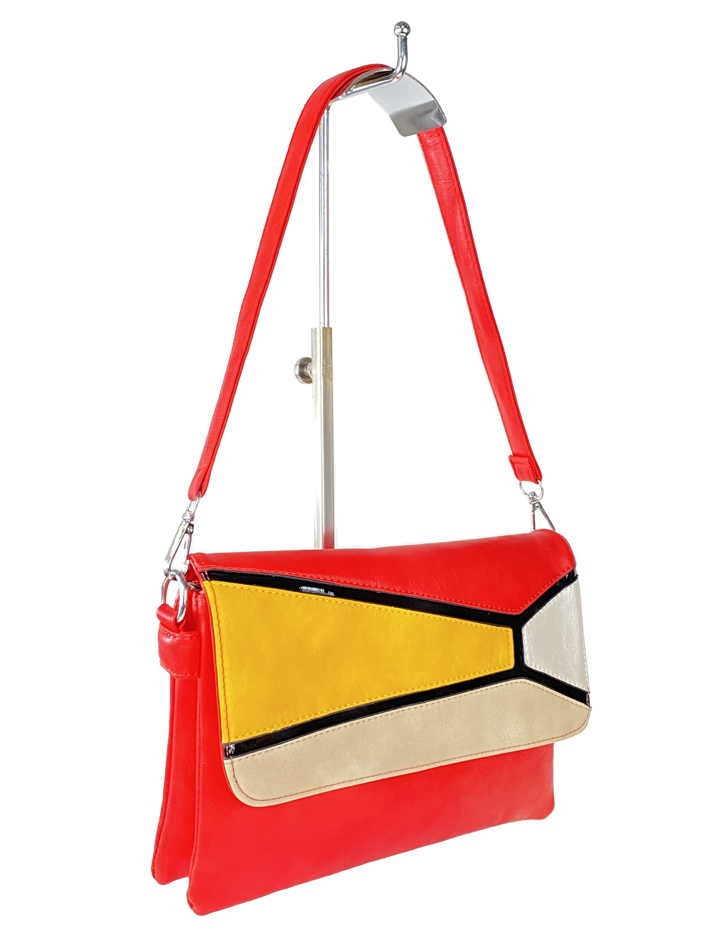 На фото 1 - Женская сумка-мессенджер из экокожи с разноцветными вставками, красный цвет