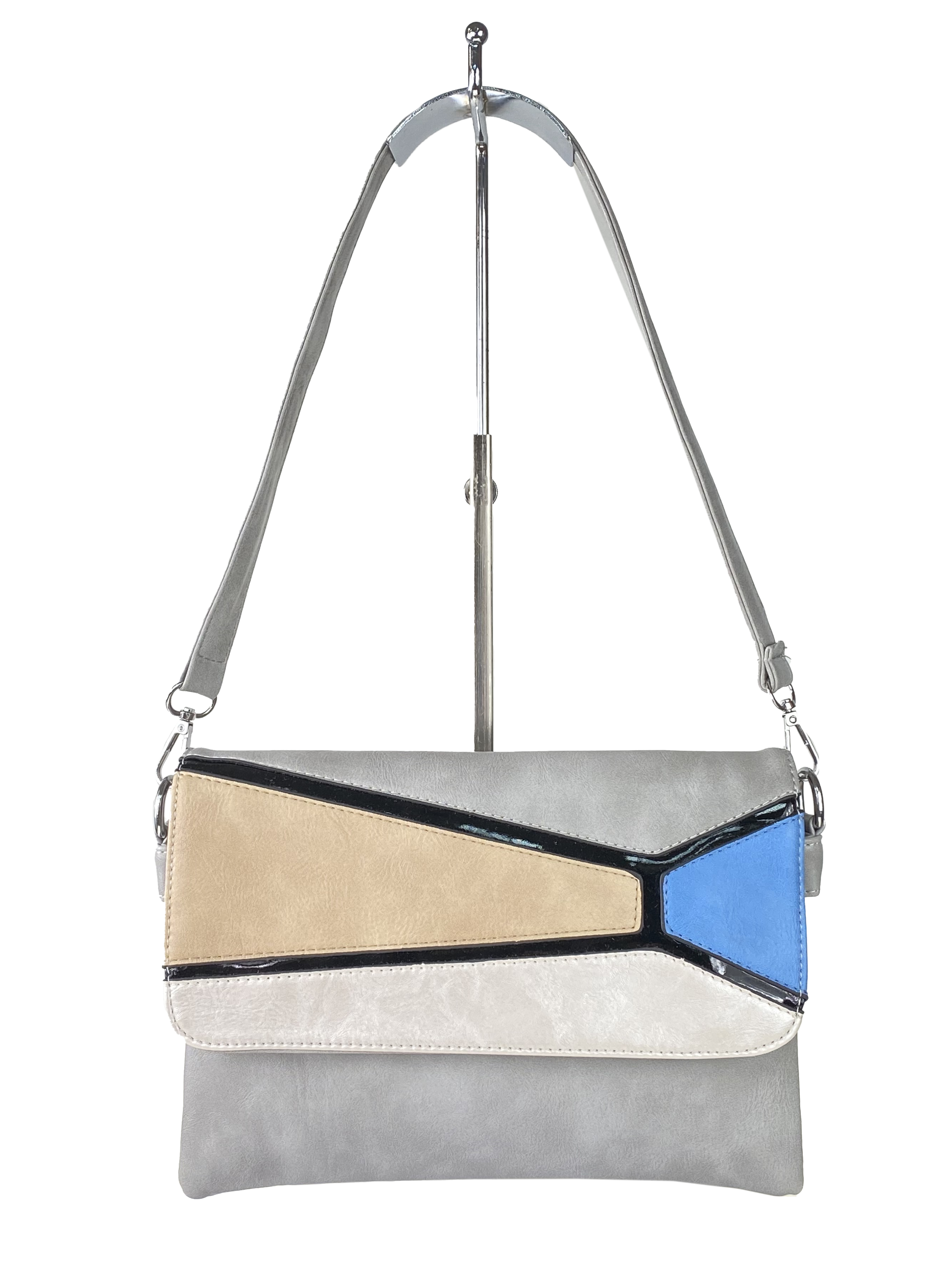 На фото 2 - Женская сумка-мессенджер из экокожи с разноцветными вставками, серый цвет