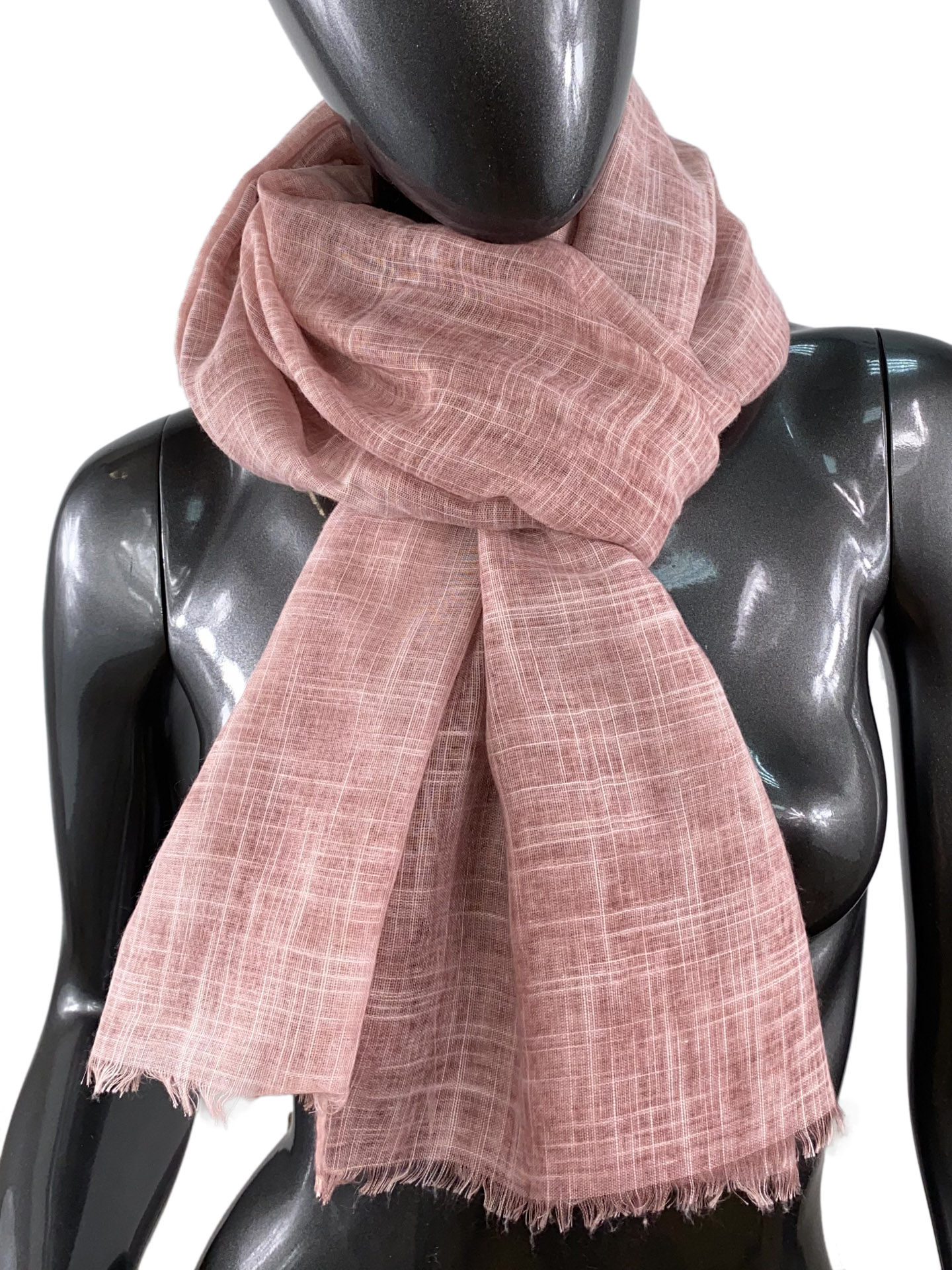 На фото 1 - Лёгкий шейный платок из хлопка и бамбука, цвет розового дерева