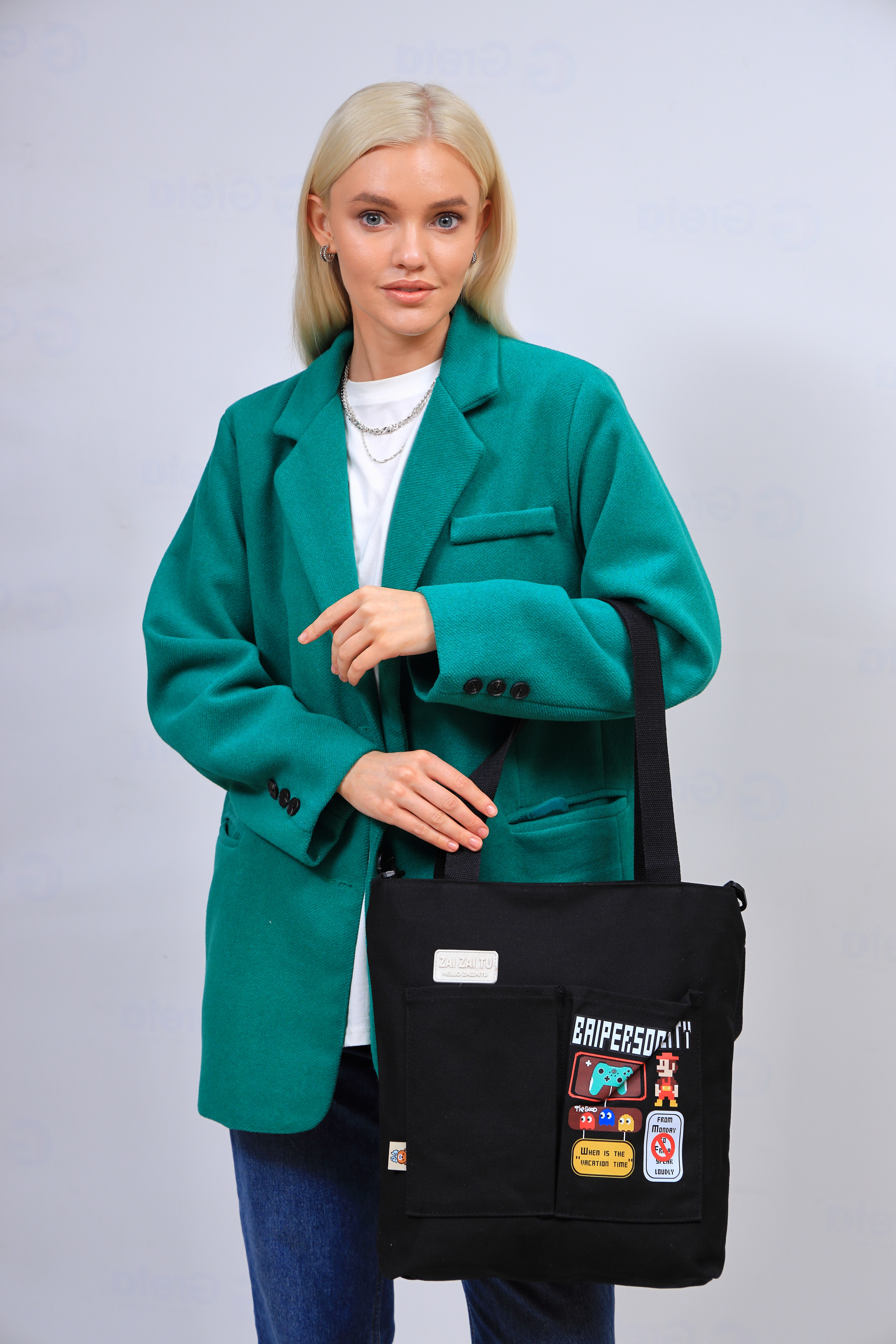На фото 1 - Женская сумка шоппер из текстиля, цвет черный 