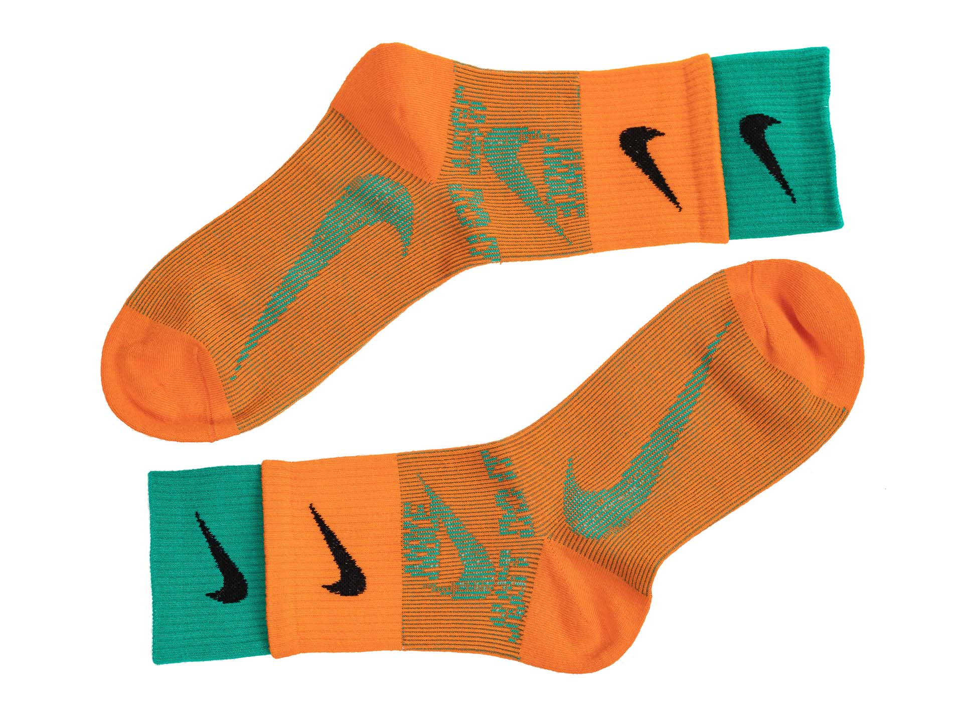 На фото 1 - Высокие спортивные носки c принтом, цвет оранжевый с бирюзовым