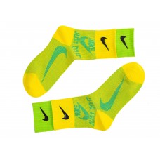 На фото 1 - Высокие спортивные носки c принтом, цвет жёлтый с салатовым