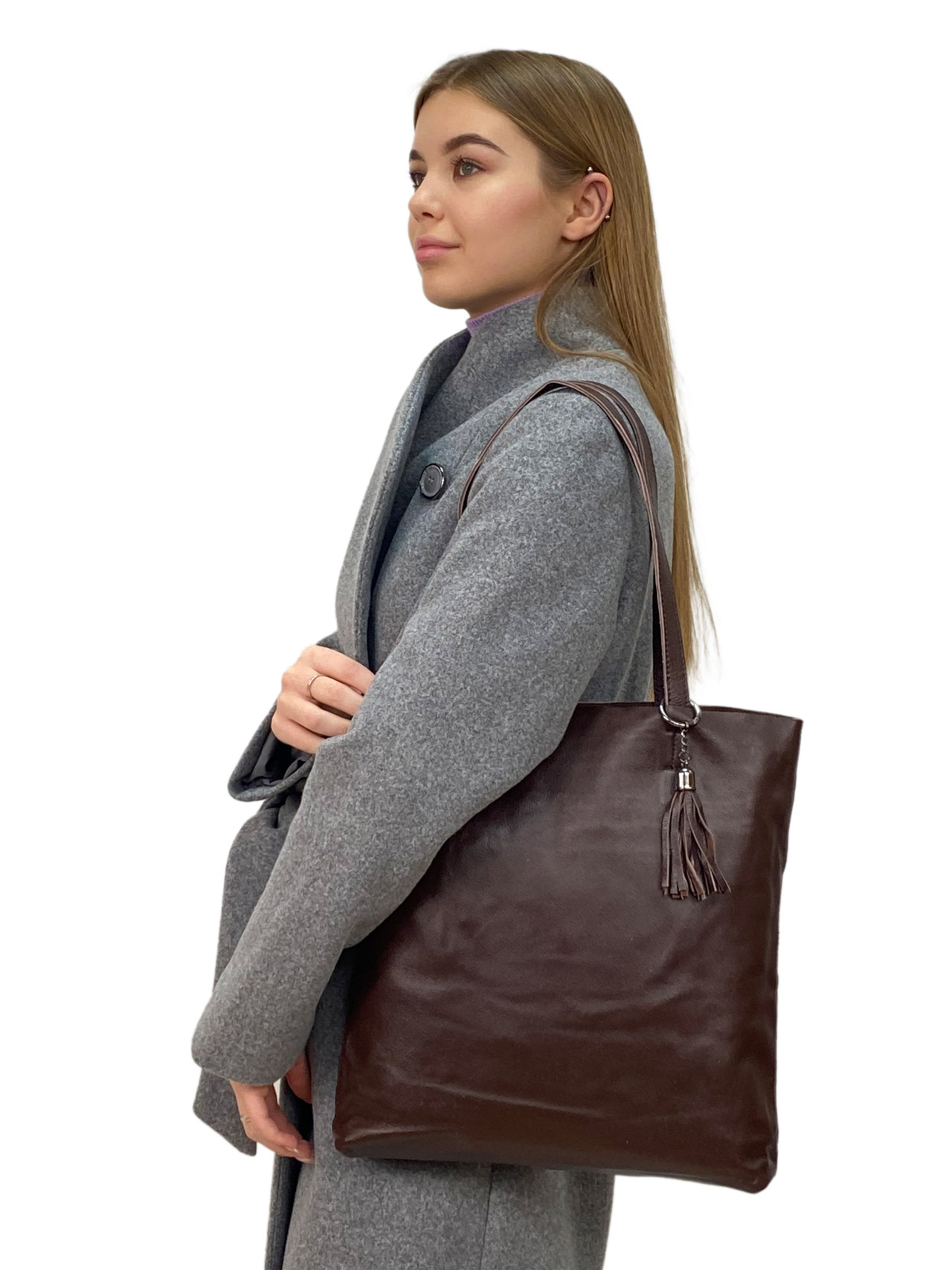 На фото 1 - Женская сумка из натуральной кожи, цвет  шоколад