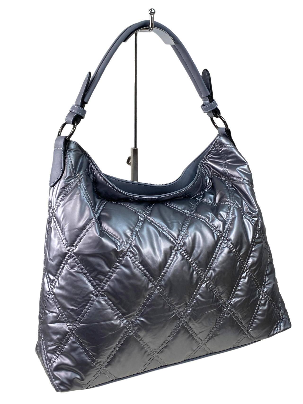 На фото 3 - Женская сумка  из водоотталкивающей ткани, цвет серебро