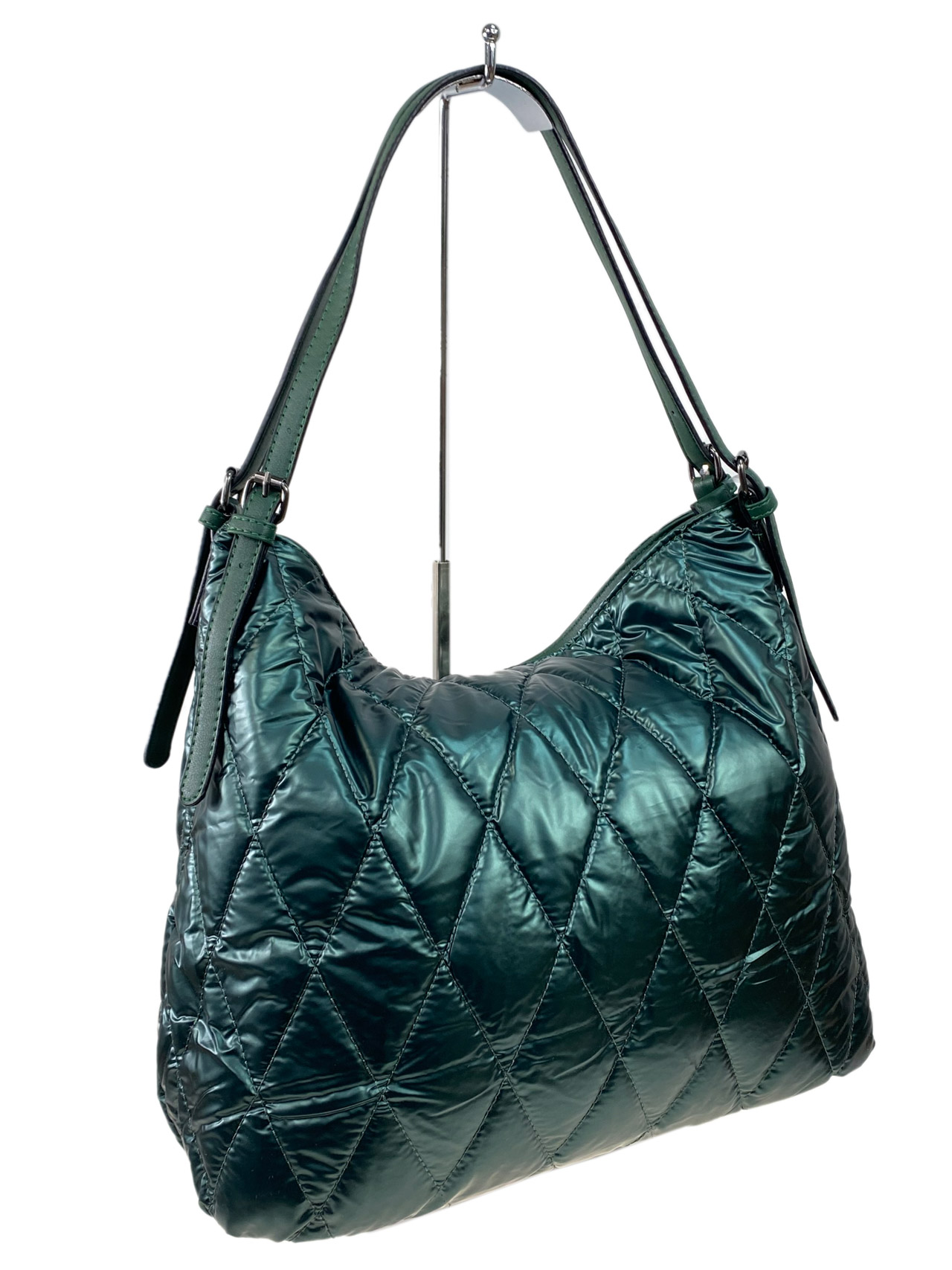 На фото 3 - Женская сумка  из водоотталкивающей ткани, цвет зеленый