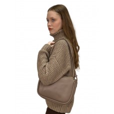 На фото 1 - Женская сумка хобо из натуральной кожи, цвет какао
