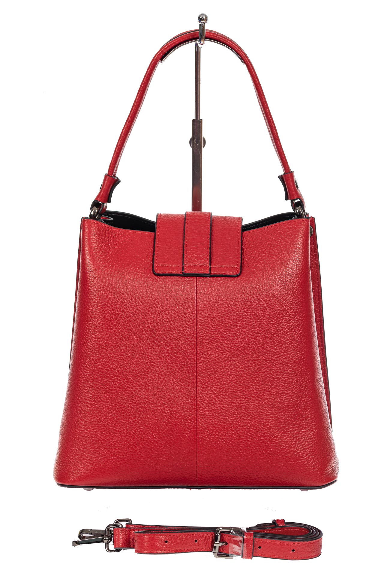 На фото 3 - Женская сумка-пакет из фактурной натуральной кожи, цвет красный