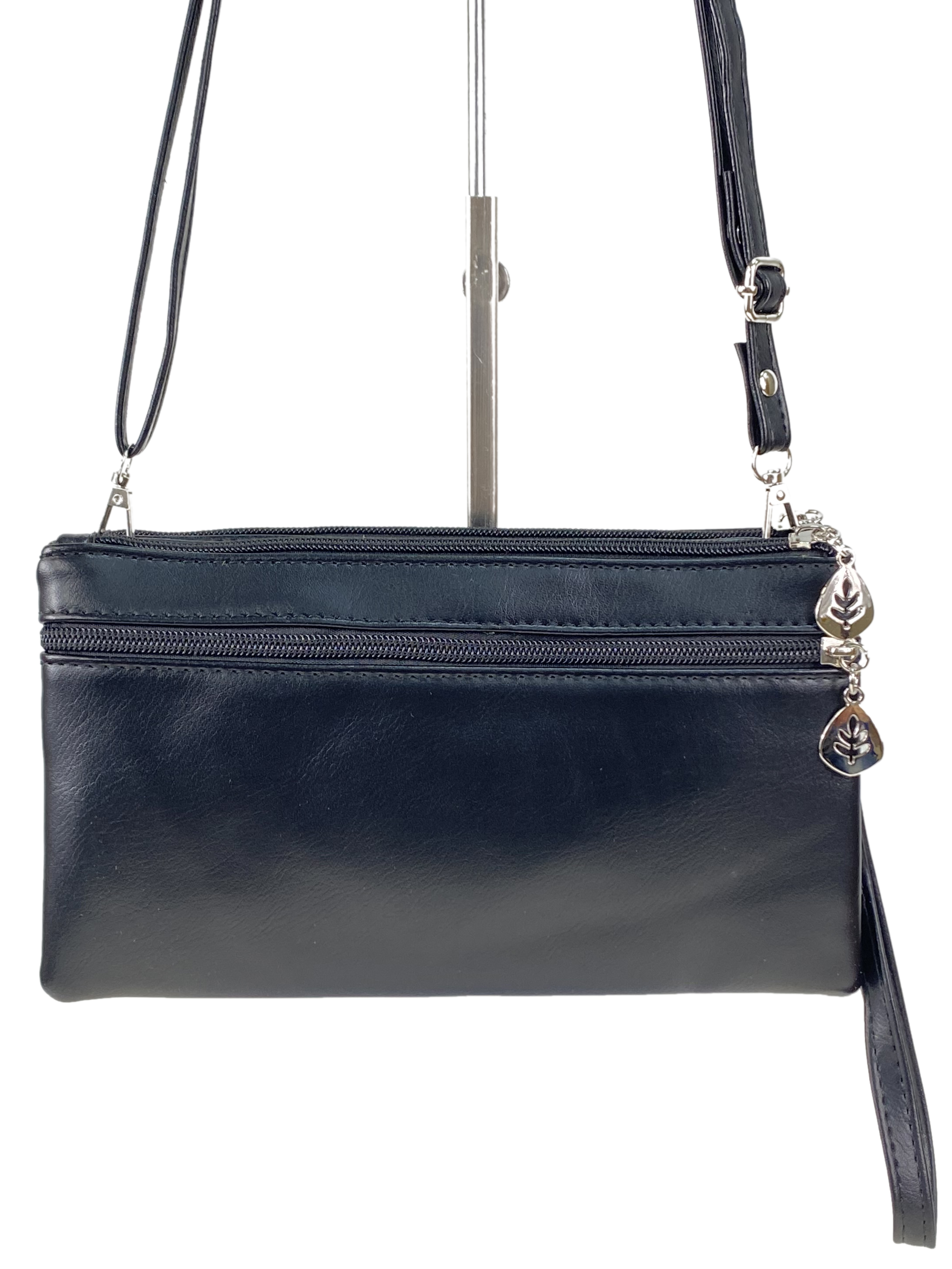 На фото 3 - Женская сумка-клатч из мягкой искусственной кожи, цвет черный