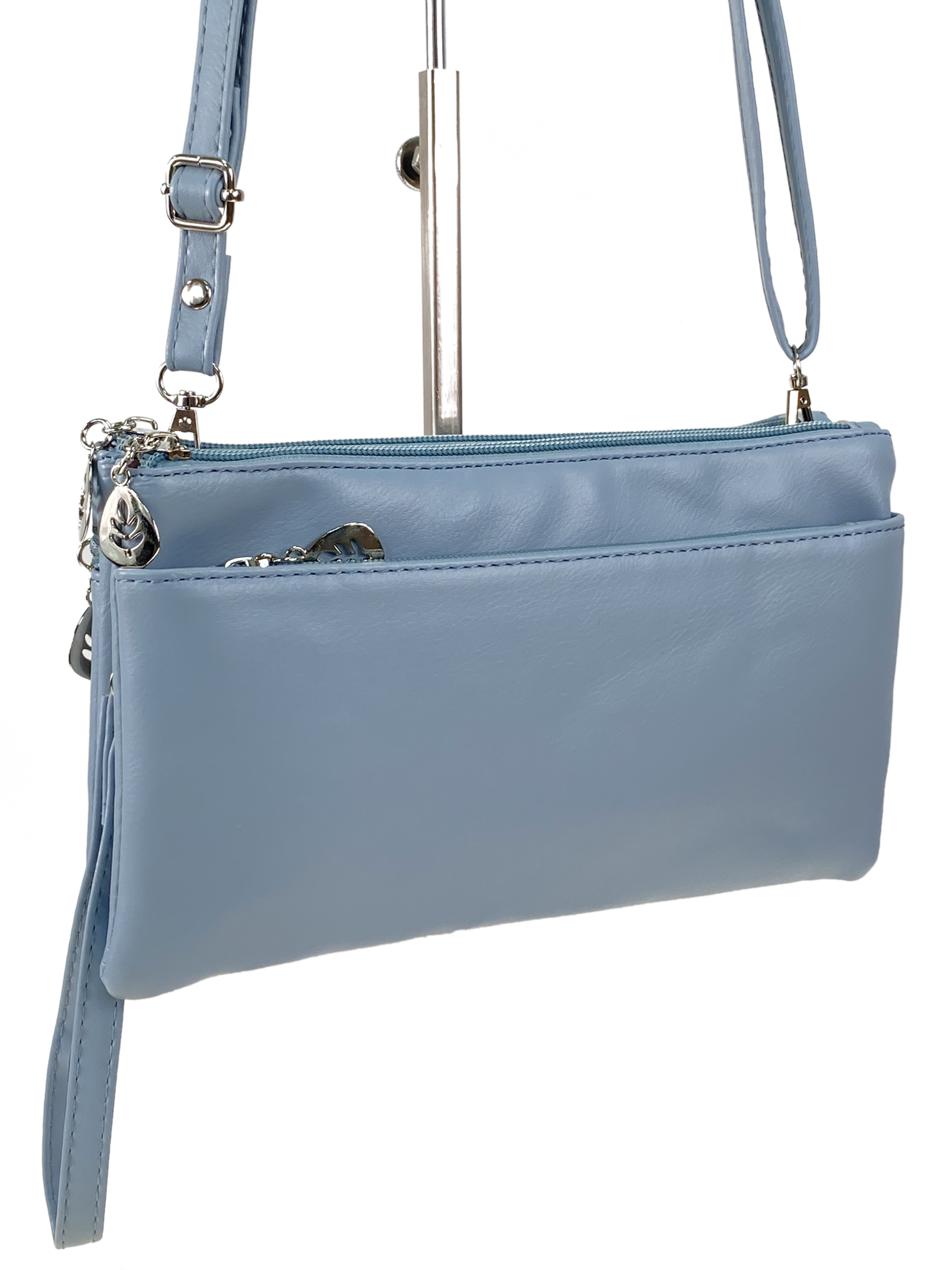 На фото 1 - Женская сумка-клатч из мягкой искусственной кожи, цвет голубой
